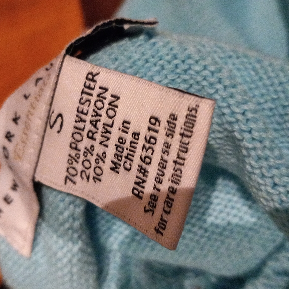 Sweater - Picture 5 of 6